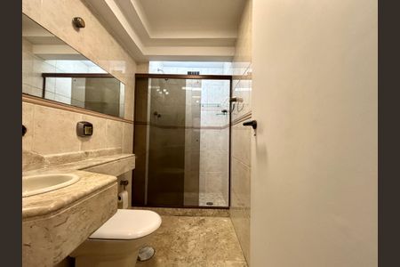 Apartamento à venda com 100m², 3 quartos e 2 vagas Apartamento à venda com 100m², 3 quartos e 2 vagasBanheiro social