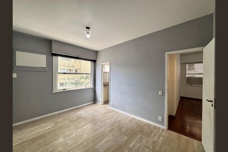 Apartamento à venda com 100m², 3 quartos e 2 vagas Apartamento à venda com 100m², 3 quartos e 2 vagasSuíte