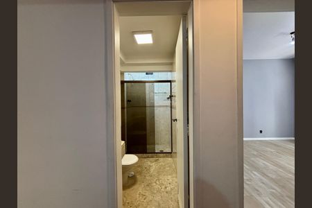 Apartamento à venda com 100m², 3 quartos e 2 vagas Apartamento à venda com 100m², 3 quartos e 2 vagasBanheiro social