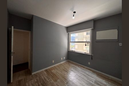 Apartamento à venda com 100m², 3 quartos e 2 vagas Apartamento à venda com 100m², 3 quartos e 2 vagasQuarto