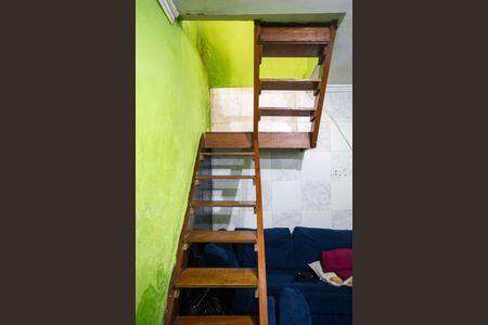 Casa à venda com 90m², 2 quartos e sem vagaEscada