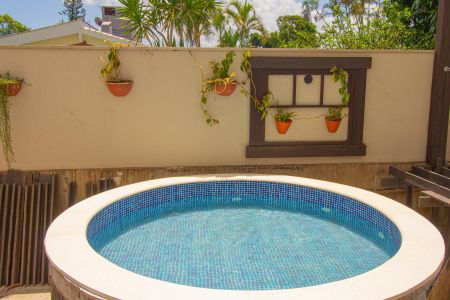 Apartamento à venda com 83m², 2 quartos e 2 vagas Apartamento à venda com 83m², 2 quartos e 2 vagasÁrea comum - Piscina