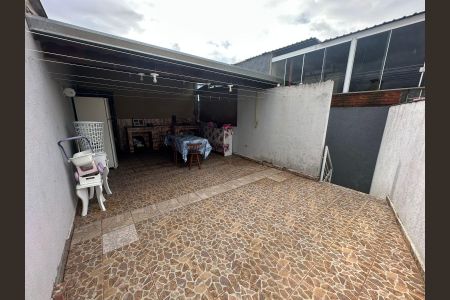 Casa à venda com 175m², 3 quartos e 2 vagas Casa à venda com 175m², 3 quartos e 2 vagasÁrea de Serviço