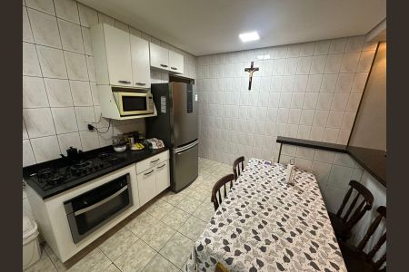 Casa à venda com 175m², 3 quartos e 2 vagas Casa à venda com 175m², 3 quartos e 2 vagasCozinha