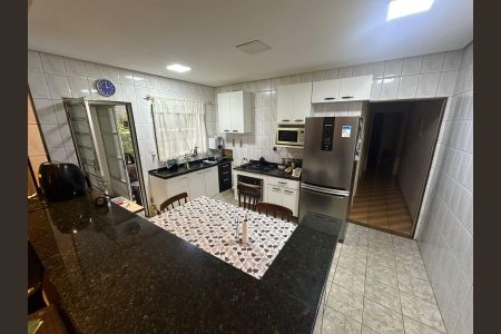 Casa à venda com 175m², 3 quartos e 2 vagas Casa à venda com 175m², 3 quartos e 2 vagasCozinha