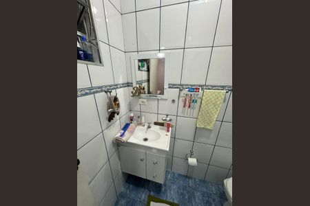 Casa à venda com 175m², 3 quartos e 2 vagas Casa à venda com 175m², 3 quartos e 2 vagasBanheiro