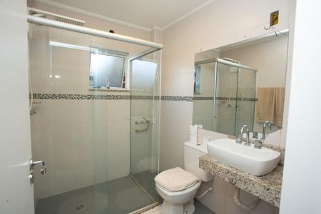 Casa à venda com 230m², 2 quartos e 3 vagas Casa à venda com 230m², 2 quartos e 3 vagasBanheiro do primeiro piso