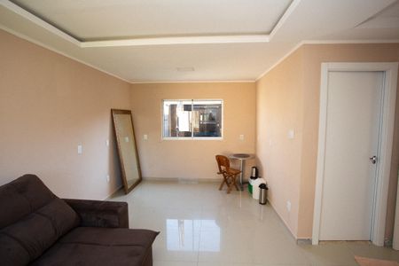 Casa à venda com 230m², 2 quartos e 3 vagas Casa à venda com 230m², 2 quartos e 3 vagasSala