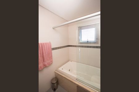 Casa à venda com 230m², 2 quartos e 3 vagas Casa à venda com 230m², 2 quartos e 3 vagasBanheiro segundo piso