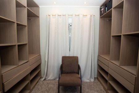 Casa à venda com 230m², 2 quartos e 3 vagas Casa à venda com 230m², 2 quartos e 3 vagasCloset do quarto 1