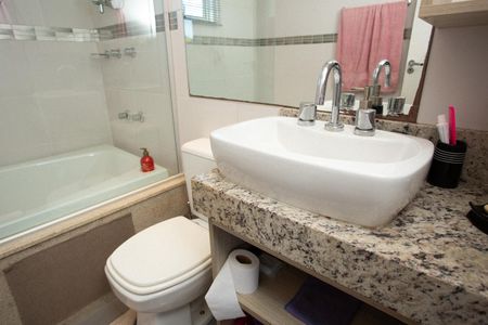 Casa à venda com 230m², 2 quartos e 3 vagas Casa à venda com 230m², 2 quartos e 3 vagasBanheiro segundo piso - torneira