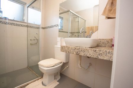 Casa à venda com 230m², 2 quartos e 3 vagas Casa à venda com 230m², 2 quartos e 3 vagasBanheiro do primeiro piso