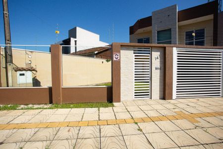 Casa à venda com 230m², 2 quartos e 3 vagas Casa à venda com 230m², 2 quartos e 3 vagasFachada