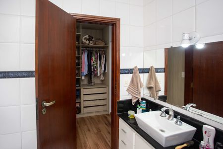 Casa à venda com 283m², 4 quartos e 4 vagasBanheiro da Suíte 1