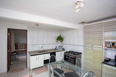 Casa à venda com 283m², 4 quartos e 4 vagasCozinha de Serviço