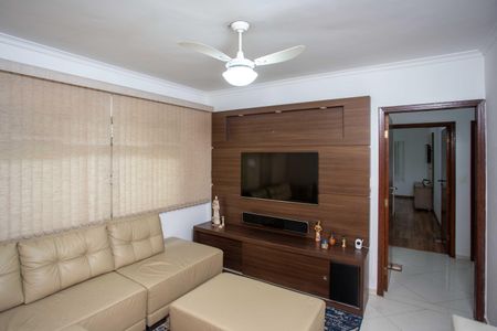 Casa à venda com 283m², 4 quartos e 4 vagasSala de TV