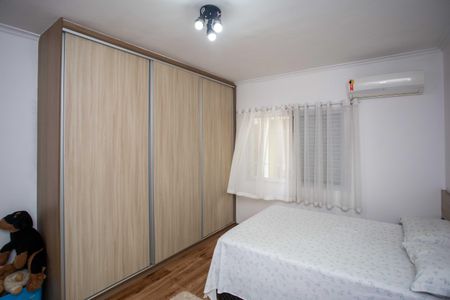 Casa à venda com 283m², 4 quartos e 4 vagasQuarto Suite 2