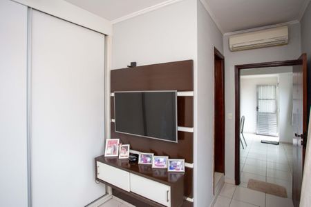 Casa à venda com 283m², 4 quartos e 4 vagasQuarto de Serviço