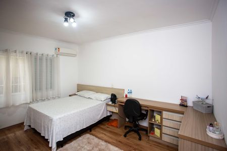 Casa à venda com 283m², 4 quartos e 4 vagasQuarto Suite 2