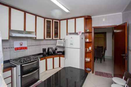 Casa à venda com 283m², 4 quartos e 4 vagasCozinha