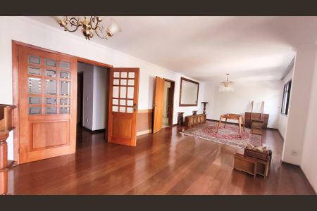 Apartamento para alugar com 210m², 3 quartos e 2 vagas Apartamento para alugar com 210m², 3 quartos e 2 vagasSala