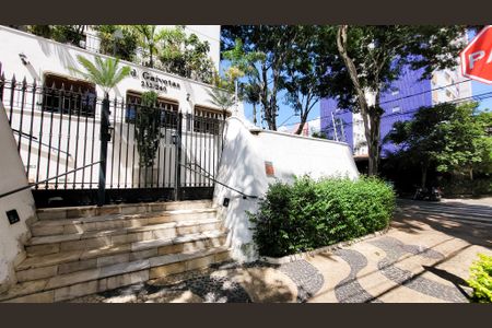 Apartamento para alugar com 210m², 3 quartos e 2 vagas Apartamento para alugar com 210m², 3 quartos e 2 vagasFachada