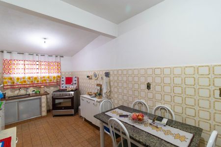 Casa à venda com 113m², 3 quartos e 2 vagas Casa à venda com 113m², 3 quartos e 2 vagasCozinha