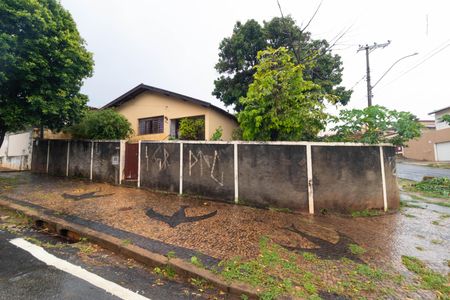 Casa à venda com 113m², 3 quartos e 2 vagas Casa à venda com 113m², 3 quartos e 2 vagasFachada