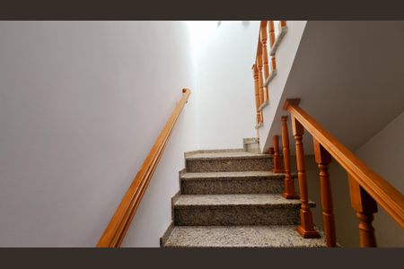 Casa de condomínio à venda com 315m², 5 quartos e 5 vagasEscada