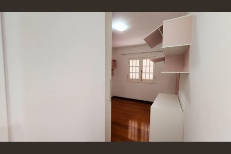 Casa de condomínio à venda com 315m², 5 quartos e 5 vagasQuarto 4 - Suíte