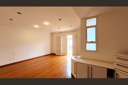 Casa de condomínio à venda com 315m², 5 quartos e 5 vagasSuíte master