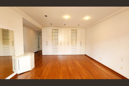 Casa de condomínio à venda com 315m², 5 quartos e 5 vagasSuíte master