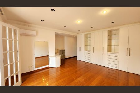 Casa de condomínio à venda com 315m², 5 quartos e 5 vagasSuíte master