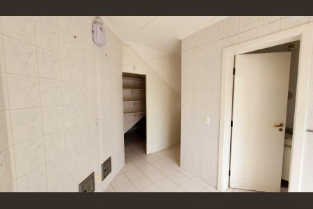 Casa de condomínio à venda com 315m², 5 quartos e 5 vagasLavanderia