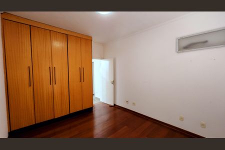 Casa de condomínio à venda com 315m², 5 quartos e 5 vagasQuarto 3