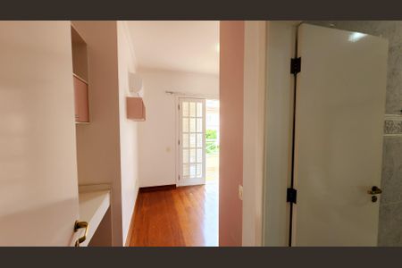 Casa de condomínio à venda com 315m², 5 quartos e 5 vagasQuarto 2 - Suíte