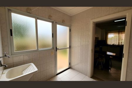 Casa de condomínio à venda com 315m², 5 quartos e 5 vagasLavanderia