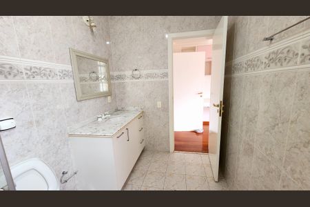 Casa de condomínio à venda com 315m², 5 quartos e 5 vagasBanheiro da Suíte 2