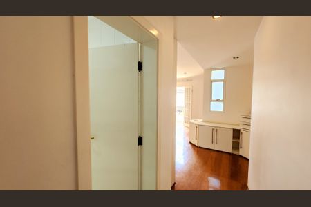 Casa de condomínio à venda com 315m², 5 quartos e 5 vagasSuíte master