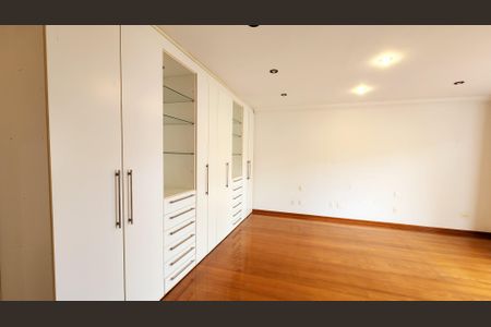 Casa de condomínio à venda com 315m², 5 quartos e 5 vagasSuíte master