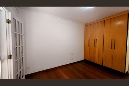 Casa de condomínio à venda com 315m², 5 quartos e 5 vagasQuarto 3