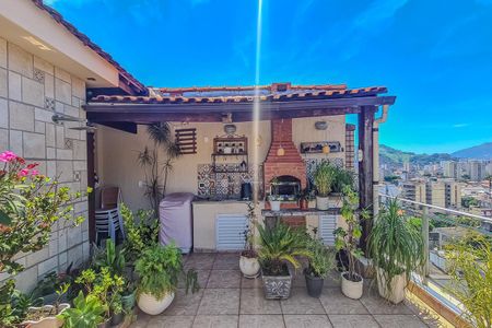 Apartamento à venda com 169m², 3 quartos e 2 vagas Apartamento à venda com 169m², 3 quartos e 2 vagasTerraço