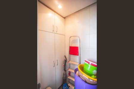 Apartamento à venda com 75m², 2 quartos e 2 vagas Apartamento à venda com 75m², 2 quartos e 2 vagasBanheiro de Serviço