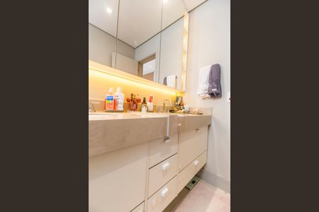 Apartamento à venda com 168m², 3 quartos e 2 vagas Apartamento à venda com 168m², 3 quartos e 2 vagasBanheiro da Suíte 1