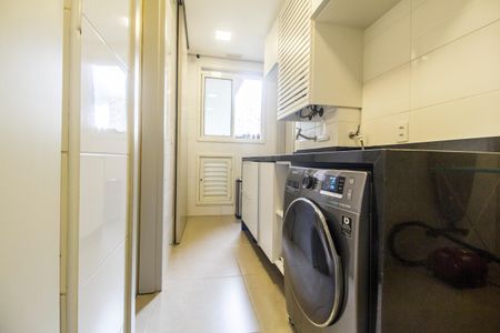 Apartamento à venda com 168m², 3 quartos e 2 vagas Apartamento à venda com 168m², 3 quartos e 2 vagasÁrea de Serviço