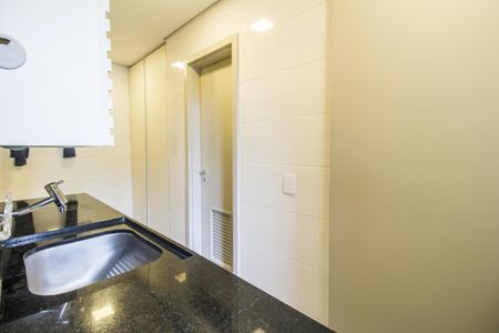 Apartamento à venda com 168m², 3 quartos e 2 vagas Apartamento à venda com 168m², 3 quartos e 2 vagasÁrea de Serviço