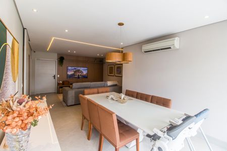 Apartamento à venda com 168m², 3 quartos e 2 vagas Apartamento à venda com 168m², 3 quartos e 2 vagasSala de Jantar