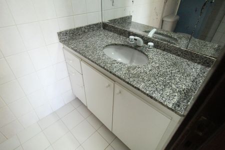Apartamento à venda com 161m², 4 quartos e 2 vagasBanheiro da suíte