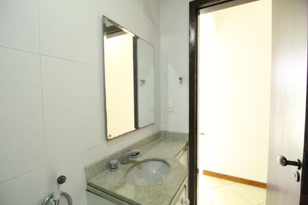 Apartamento à venda com 161m², 4 quartos e 2 vagasBanheiro social 1