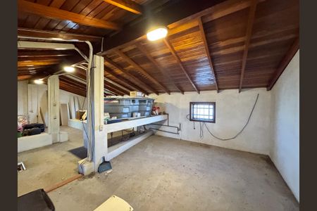 Casa à venda com 323m², 3 quartos e 2 vagassótão 